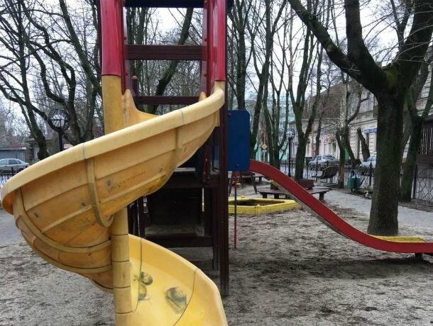 Детская площадка, фото 2018 года, Блакнот я Таганрог. Уставшая за 17 лет жизни, но вполне живая 