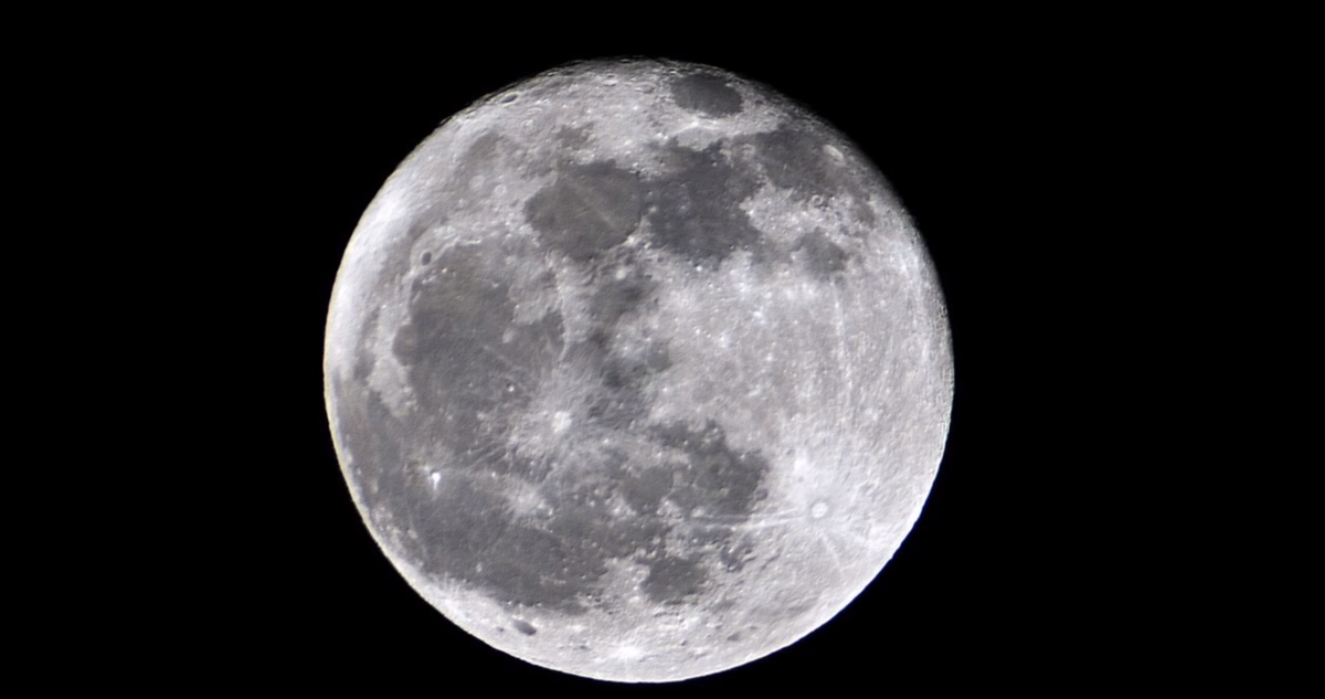 Это Луна!