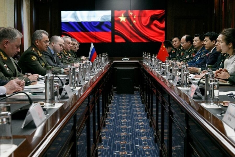 Военно политический. Шойгу Вэй Фэнхэ. Сергей Шойгу и Вэй Фэнхэ переговоры. Военно-техническое сотрудничество. Военное сотрудничество России и Китая.