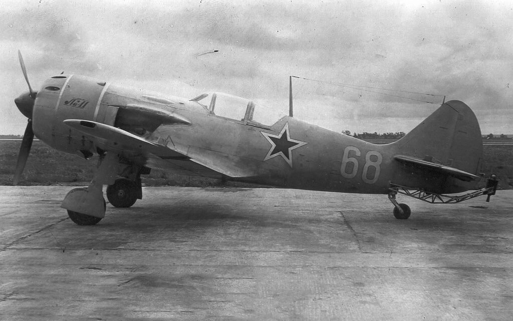 Дальний истребитель Ла-11. Источник фото: http://авиару.рф/