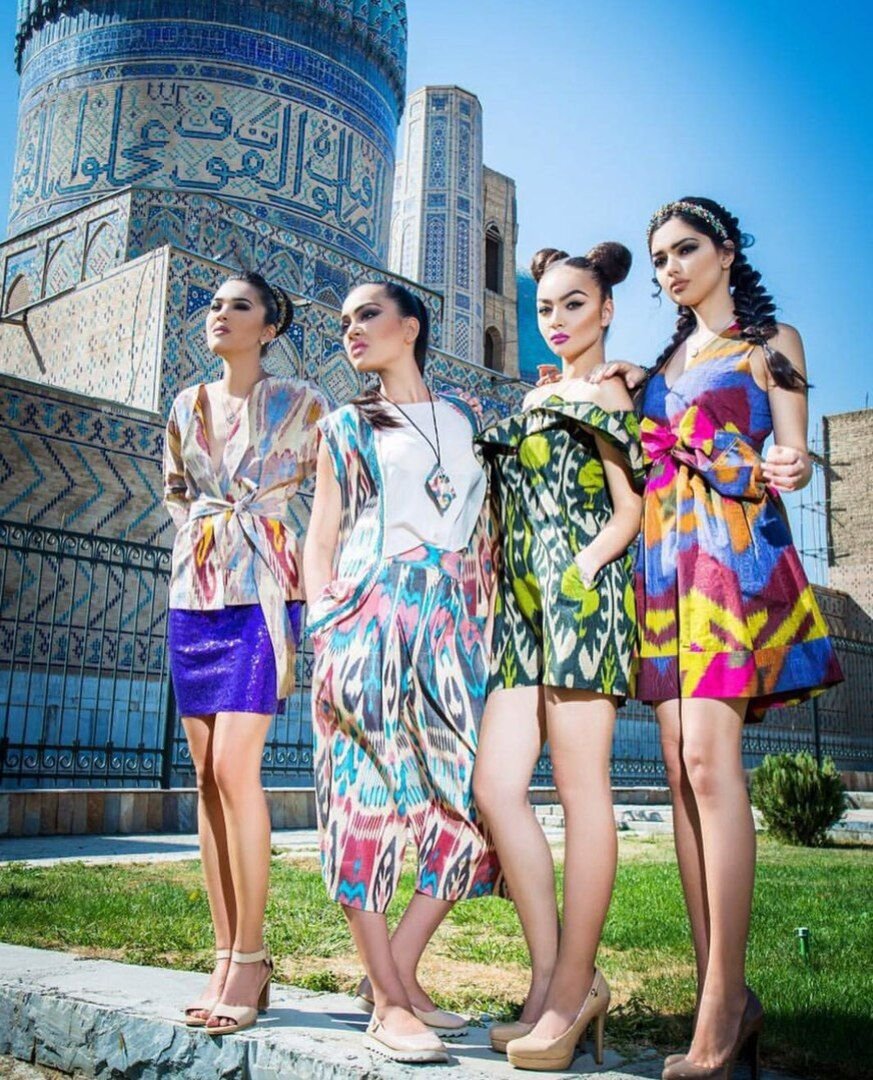 В отличие от россиянок, которые в течение 20-го века перешли на стандартную европейскую одежду, люди из Средней Азии в этом плане оказались более консервативны.