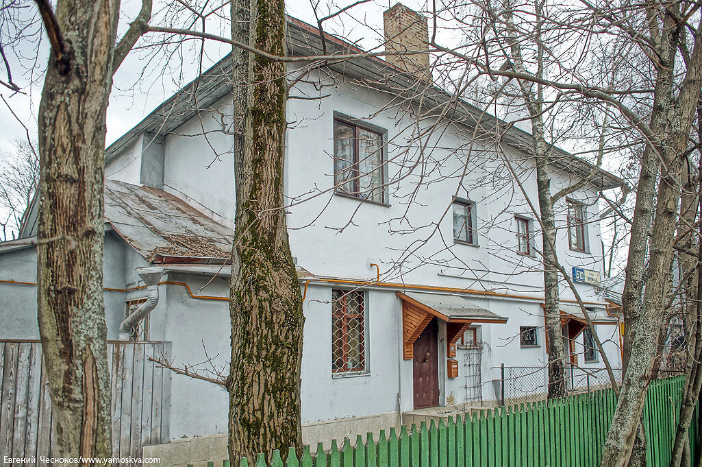 Поселок сокол саратовской. Посёлок Сокол Москва дом Ролана Быкова. Дом Ролана Быкова в поселке Сокол. Посёлок Сокол Москва. Поселок художников Сокол.