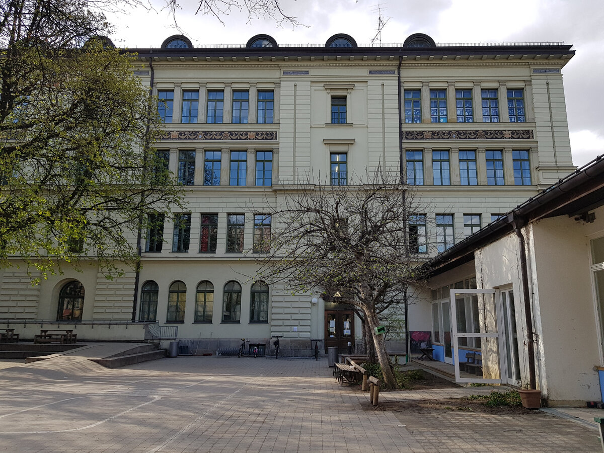 Начальная школа, где учатся наши внуки. Мюнхен, Германия.