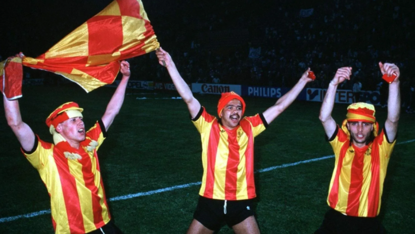 Игроки бельгийского Мехелена празднуют победу в Суперкубке УЕФА