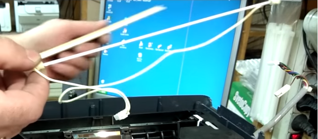 Устанавливаем и подключаем лампу обратно