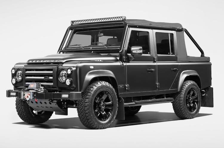 Классические Land Rover Defender с коробочными моторами General Motors под капотом — не редкость. Однако Defender 110 Soft Top 1992 года от Overfinch Heritage удивляет ценой. За рестомод на базе 30-летнего внедорожника с пробегом 1610 километров просят почти 420 тысяч долларов, что соответствует 25,8 миллиона рублей. Это чуть больше, чем оценивался в России лимитированный Land Rover Defender V8 Bond Edition.