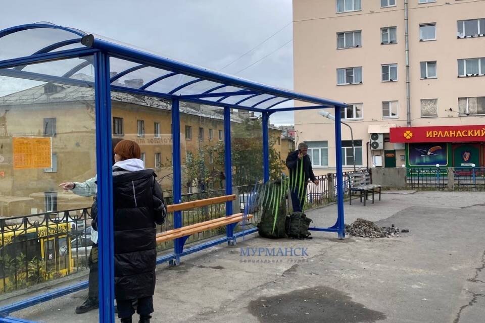     Одну из демонтированных остановок перенесли на автовокзал. Фото: vk.com/murmanskgroup