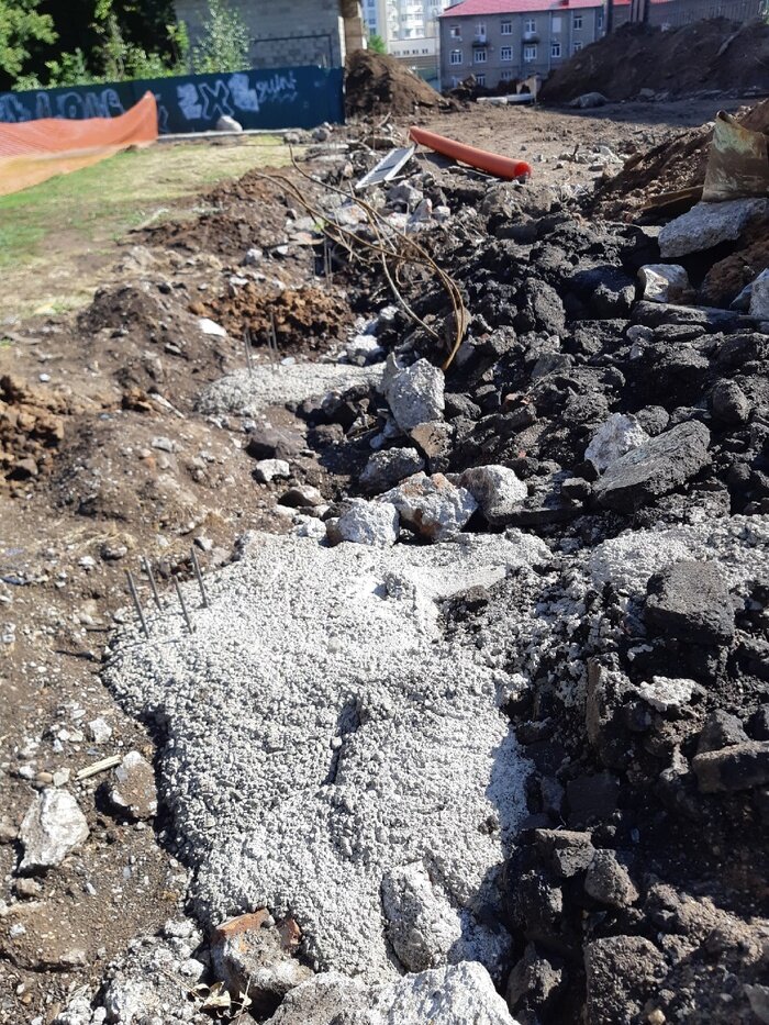 На задворках реконструкции
