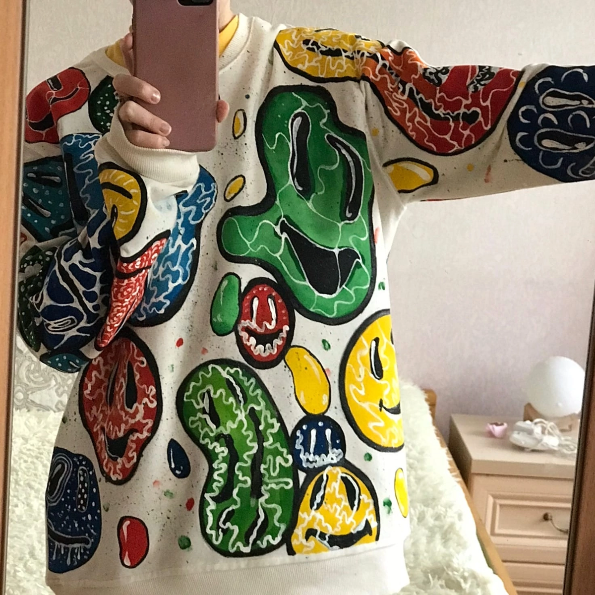 

Ручная работа – это всегда эксклюзив. Изделие, созданное руками, никогда не повторяется – так как с каждым новым экземпляром мастер совершенствуется и добавляет что – то новое, лучшее. Тот, кто занимается ручной работой, никогда не делает это по принуждению, поэтому процесс творения всегда сопровождается хорошим настроением, радостью, предвкушением создания шедевра и какого-то волшебства.

Особенно ценится работа девушки

Фото, цены, материалы, размеры. И все. Вложенные любови и потраченные годы жизни обычно видны на фото

И я сейчас не по поводу кофты

А пройденный путь мастера