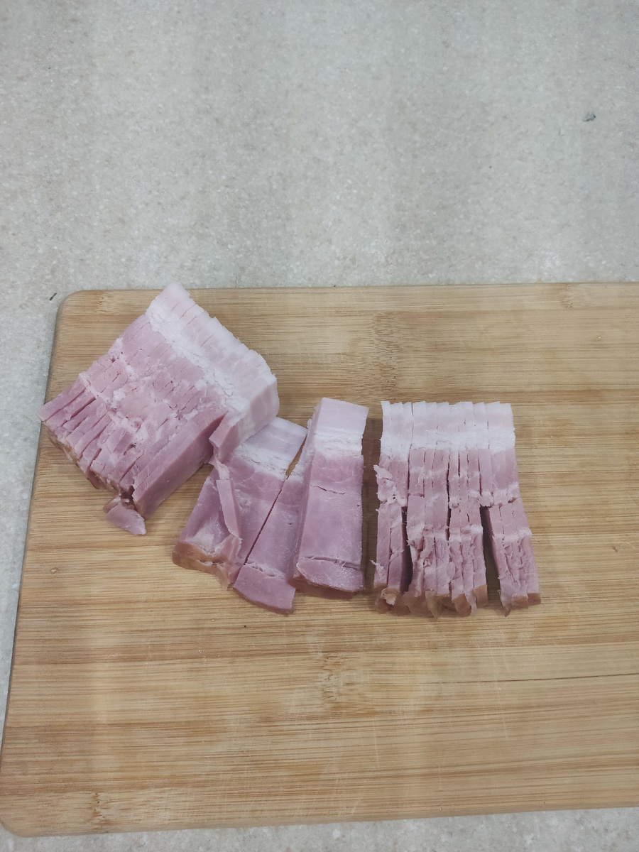 Лучше обрезать кожу с бекона