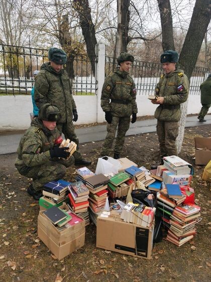    Мобилизованным в Омске передали более 200 книг Администрация Омска