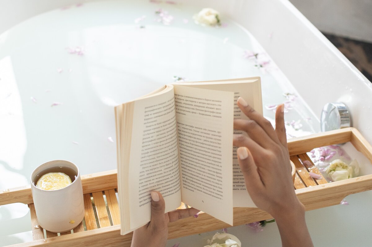     Зачем под ванной место для ног? Чек-лист из 12 полезных решений для интерьера ванной комнаты