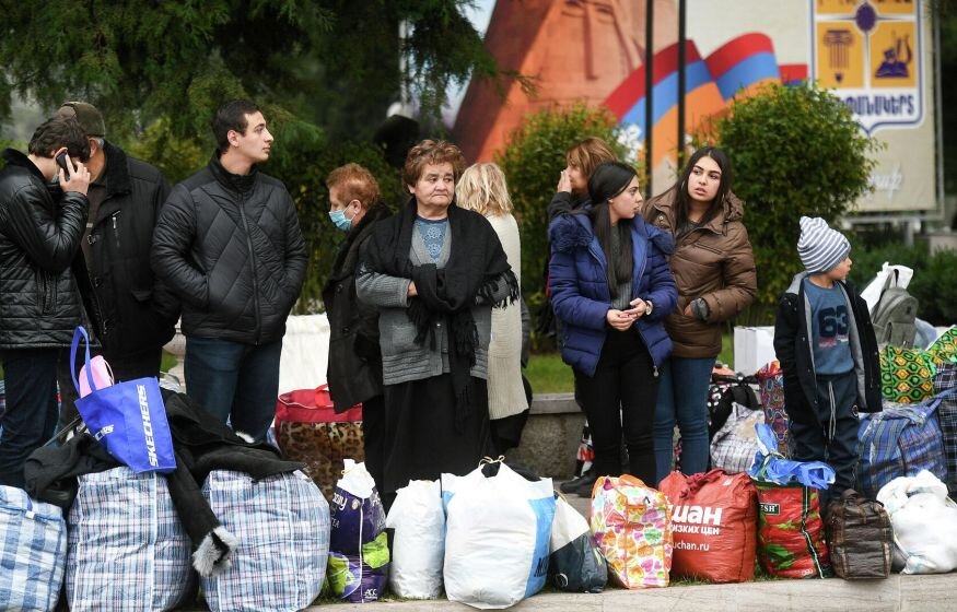    Беженцы из Нагорного Карабаха прибыли в Армению