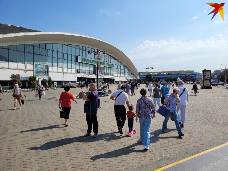    Знаменитые фигуры у входа на Комаровку скоро вернутся на свои места. Фото: архив, носит иллюстративный характер.