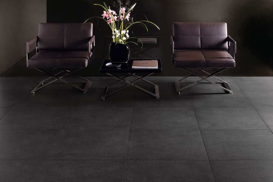 Нескользящая матовая поверхность  обладает низкой степенью водопоглощения, так как поры закрыты рельефом.