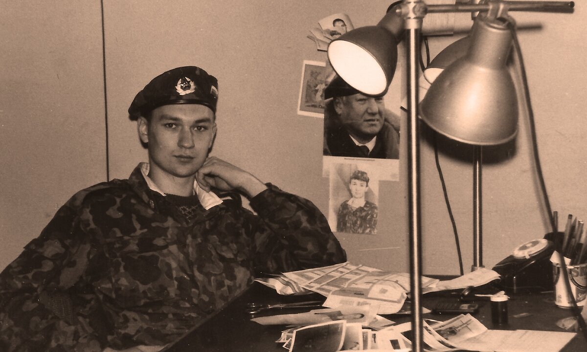 Служу Отечеству! И даже ножницы запечатлелись :))