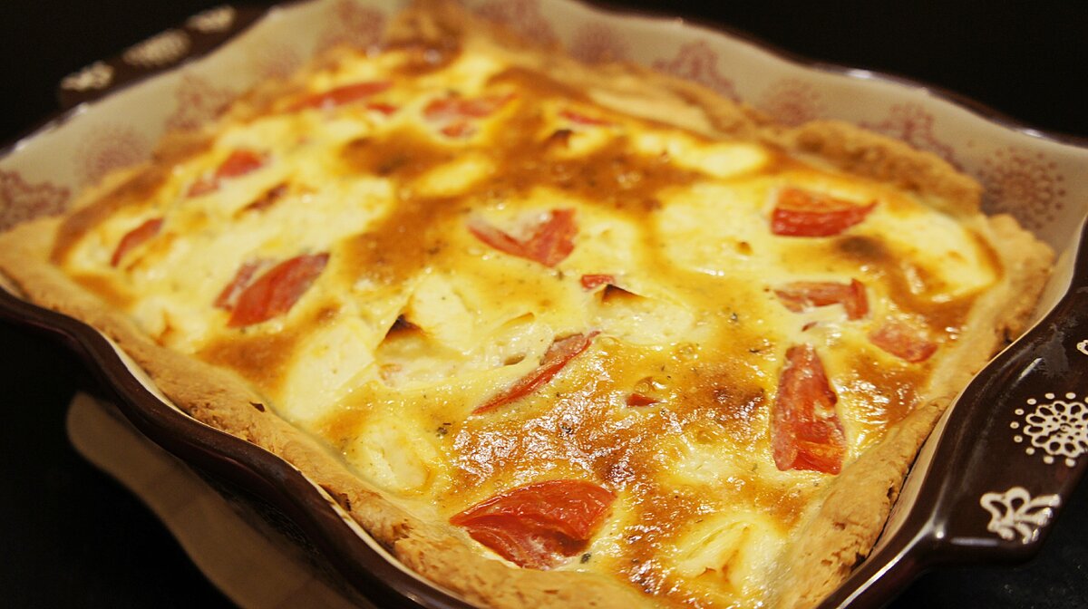Пирог с помидорами и сыром брынза
