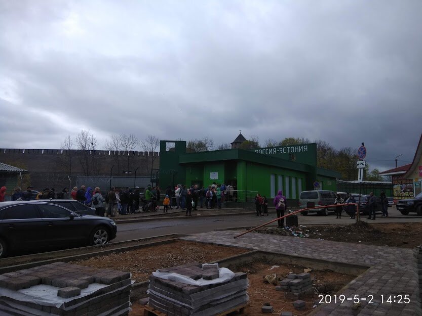 Граница в Нарве. Фото автора