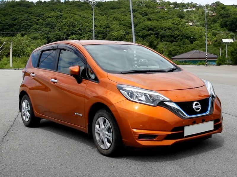 Nissan Note гибрид, вид спереди