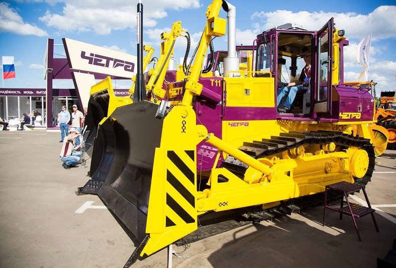 Так выглядит самая ходовая модель бульдозера Т-11 (23 тонны общий вес) Чебоксарского завода Промтрактор под брендом ЧЕТРА