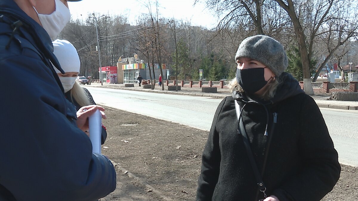 Пожилых и нуждающихся по мере потребностей Глава поручил обеспечить бесплатными средствами индивидуальной защиты. Ещё одно важное изменение, которое внёс Радий Хабиров своим указом – это увеличить время поездок на личном транспорте, зарегистрированном через портал «Дорога02» — с 90 до 180 минут.