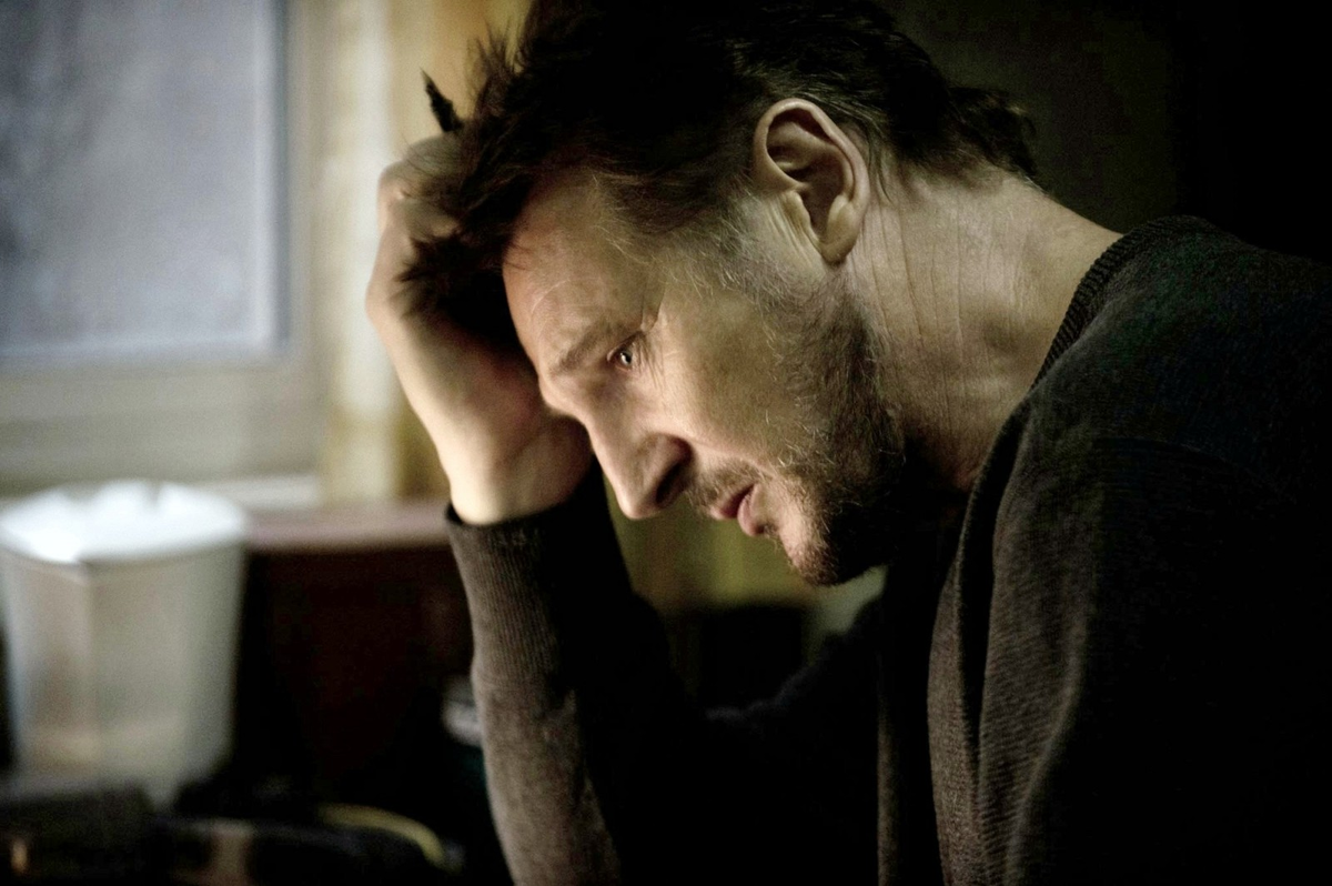 Фото  https://c.wallhere.com/photos/68/b0/liam_neeson_view_brunette_hair_meditation-702552.jpg!d
