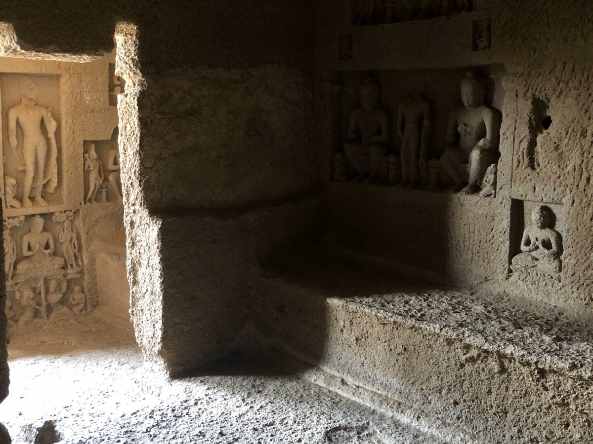 Фрагмент входной группы в центральную пещеру Канхери