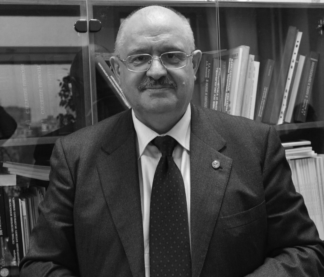 Евгений Анатольевич Микрин (источник: Роскосмос)