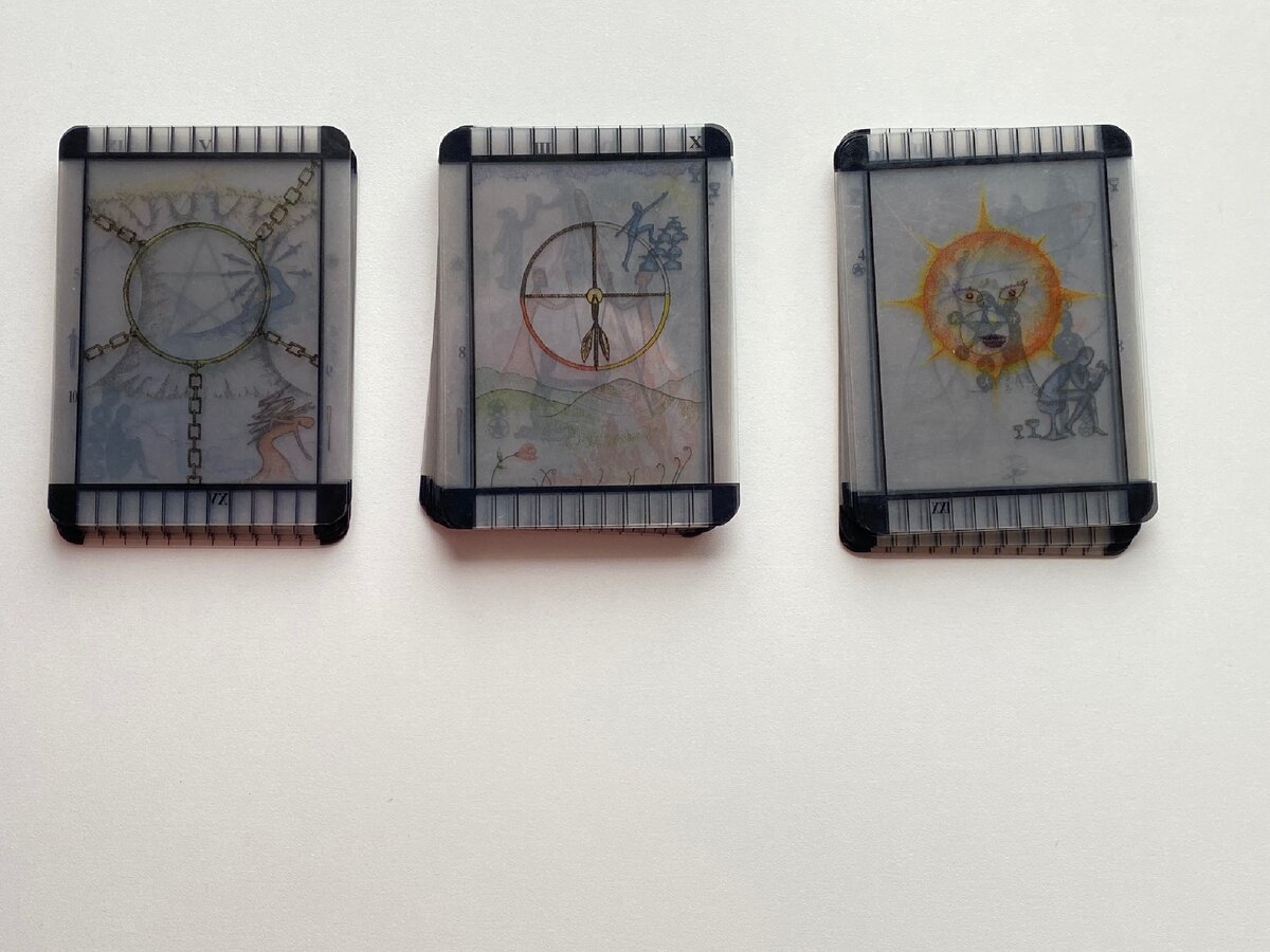 Гадание онлайн что с ним происходит. Фото автора 