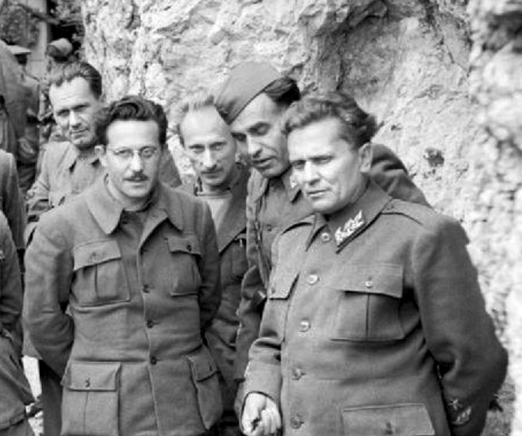 Тито с соратниками в Дрваре в мае 1944 года