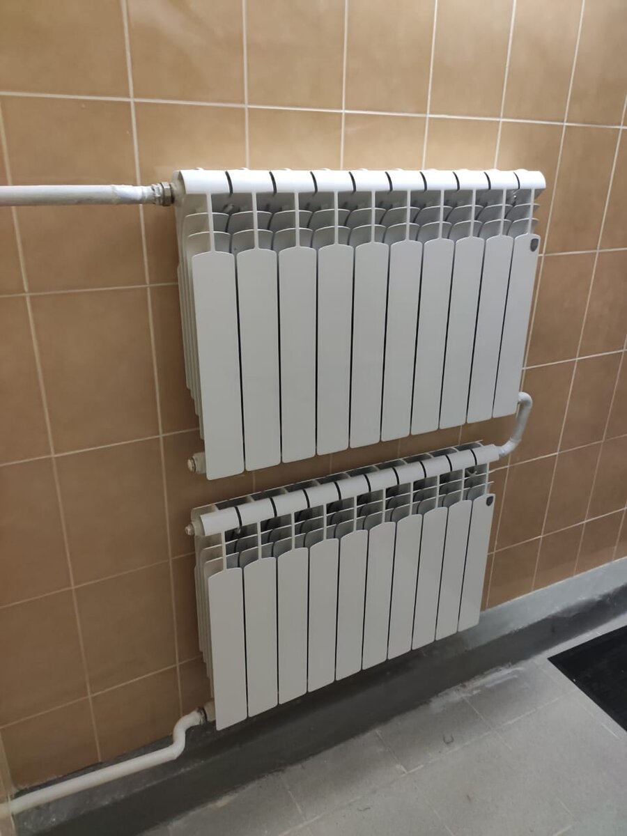 Это фотография из подъезда с первого этажа. Количество секций соответствует проекту