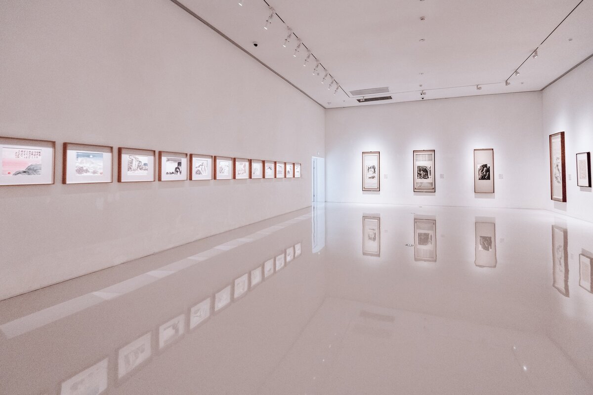 https://pixabay.com/photos/art-gallery-exhibition-walls-space-4674319/