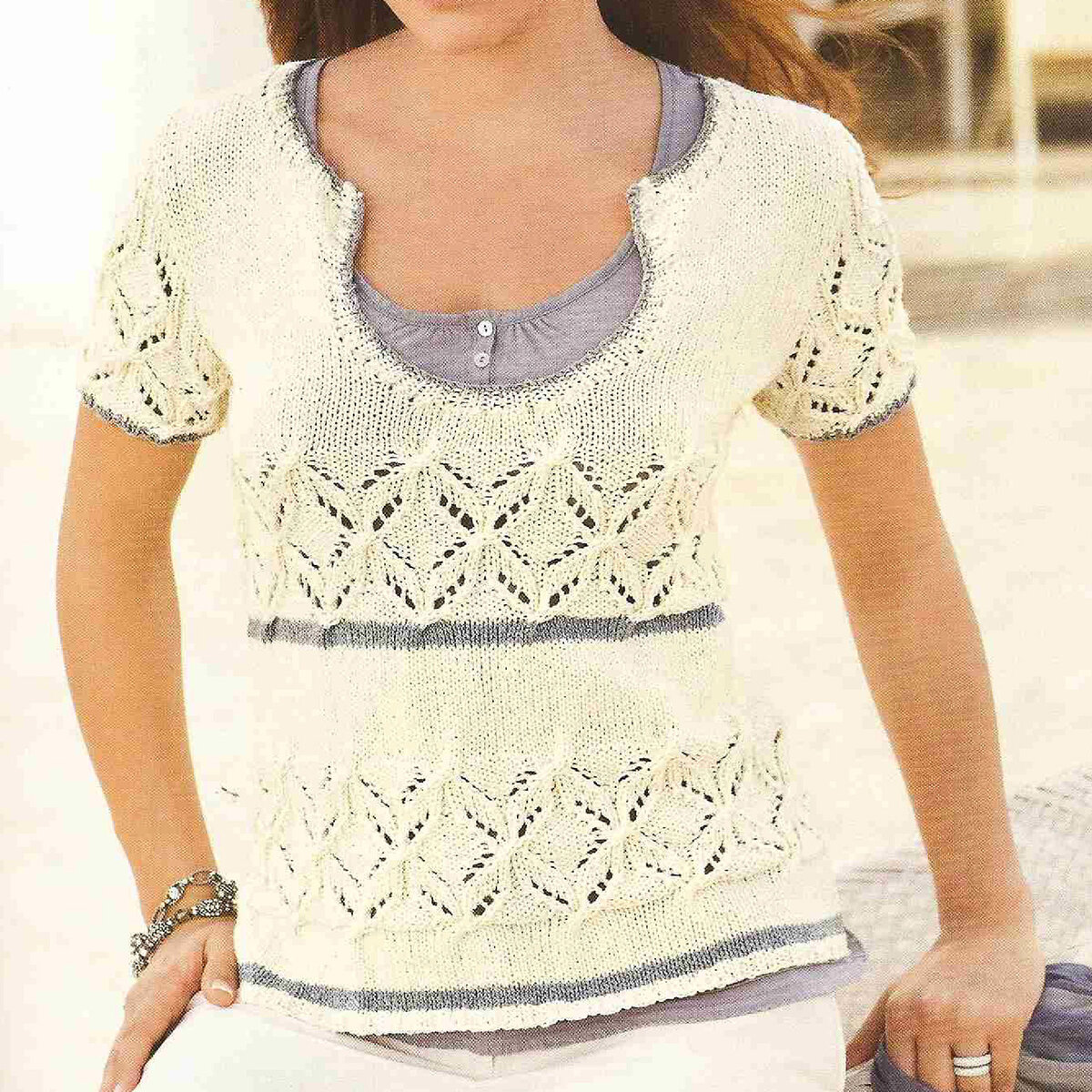 На следующей странице вы узнаете, как вяжется такой вырез горловины, и найдете схему этого ажура