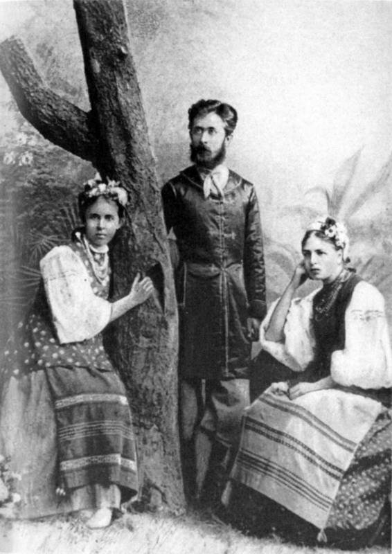 Леся Украинка с родными. Все фото взяты из открытых источников.