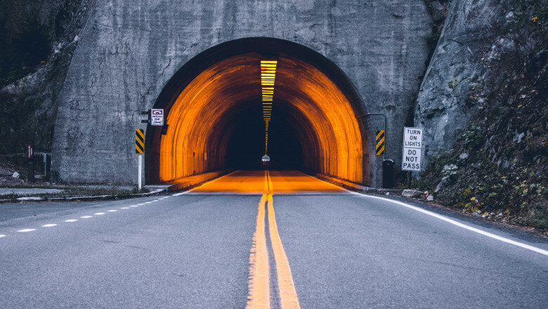 Tunnellar tufayli tog'lar va ko'llar endi mashinalar uchun to'siq bo'lmaydi. Odam.uz sayti sayyoramizning eng uzun 8 ta yer osti avtomobil yo'llarini taqdim etamiz.