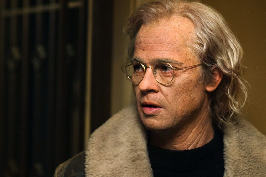 Вот где классная работа гримёров. Я полфильма не догадывалась, что это Бред Питт. "Загадочная история Бенджамина Баттона".