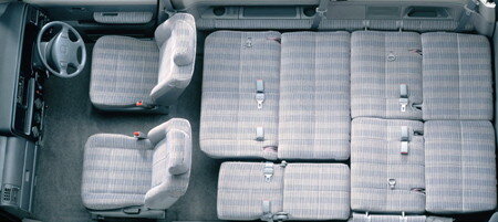 Разложенные сиденья позволяют сделать полноценную кровать.