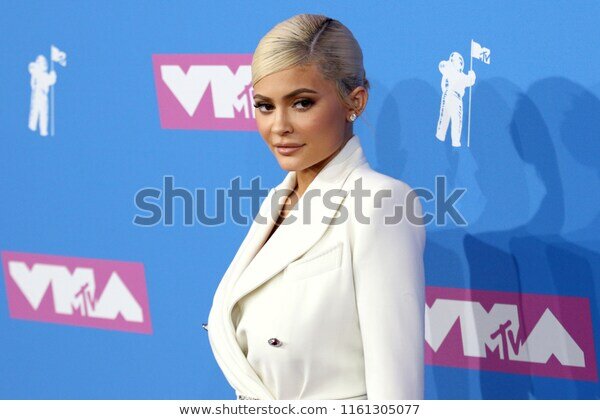 https://www.shutterstock.com/ru/image-photo/new-york-august-20-2018-kylie-1161305077