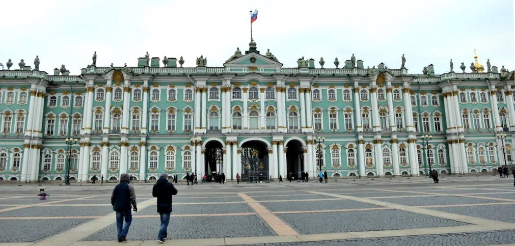 Петербургский Манир.