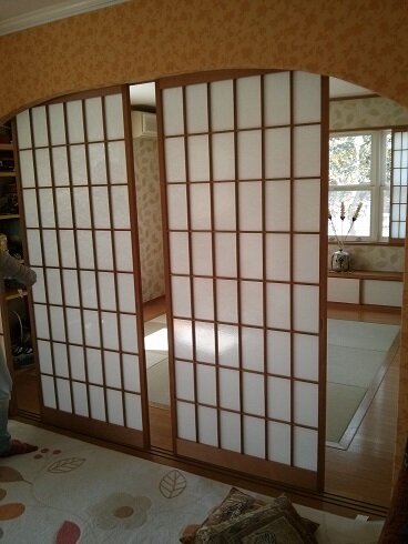 Отсутствие межкомнатных дверей, как символ открытости.