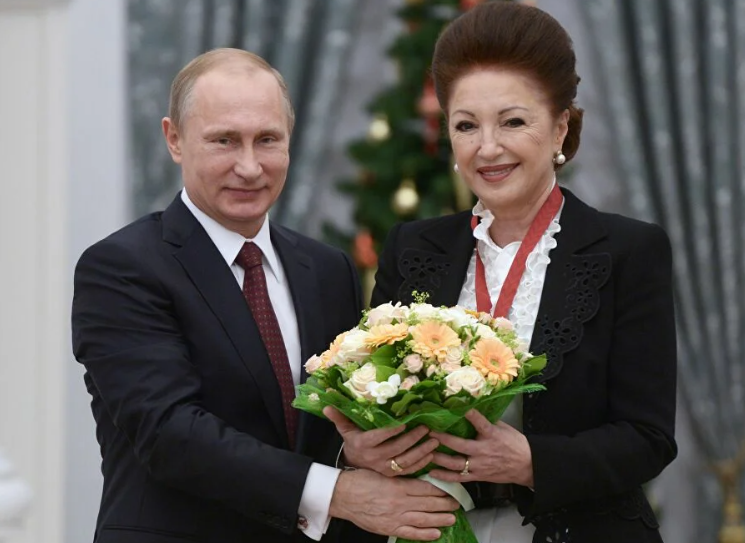 Награждение Лейлы Адамян.