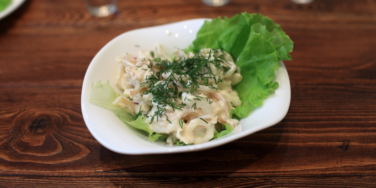 Как приготовить салат из кальмара: рецепты и советы