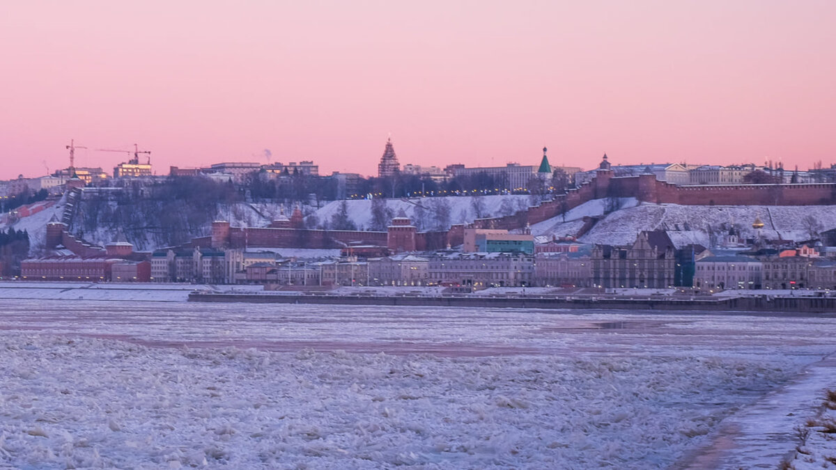 Это вид на Кремль с места, где жила молодая вдова. Моста не было, была переправа