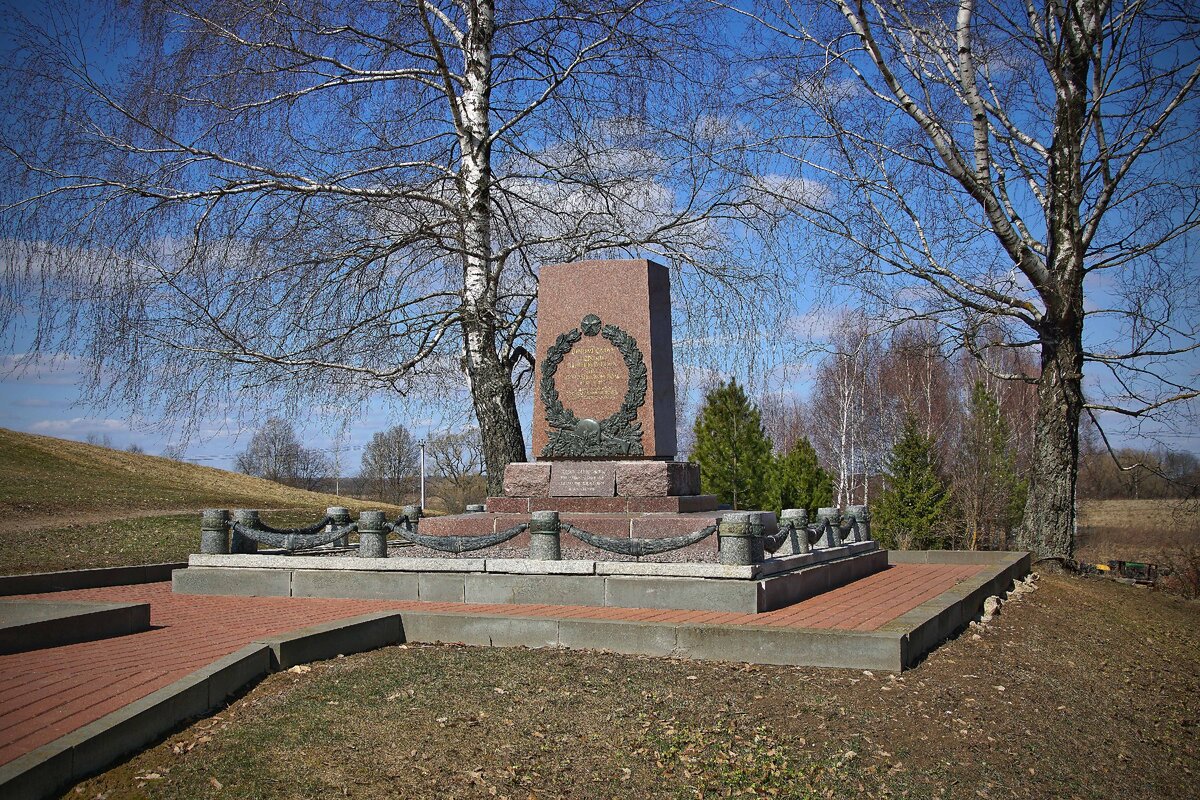 Памятник советским войнам 5 армии в деревне Горки, Можайского района, Московской области.