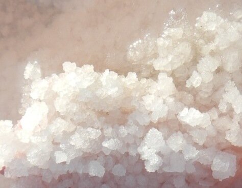 Кристаллы соли в озере Бурсоль. Фото из интернета