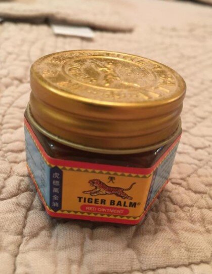 Как красиво упакована тигровая мазь. В таких традиционных баночках продают и по сей день