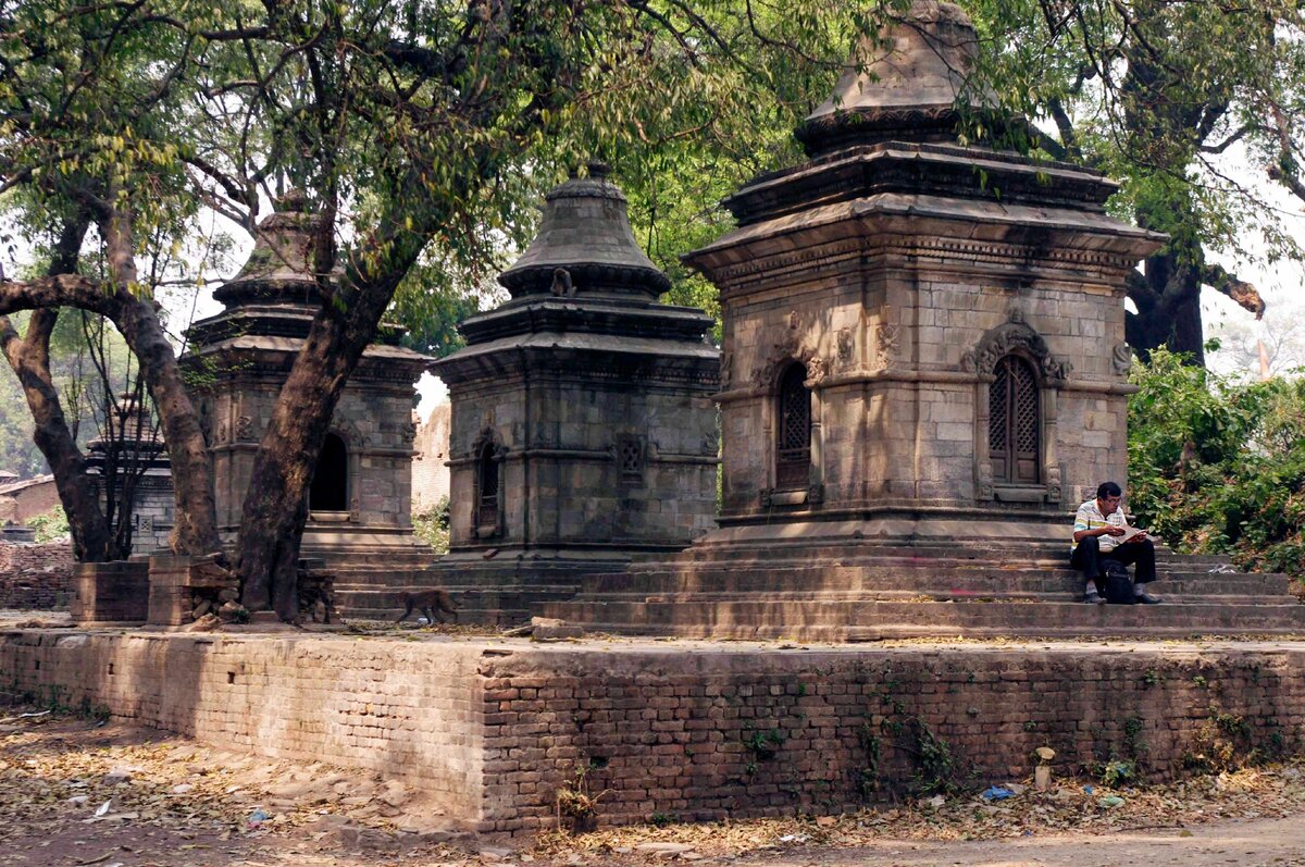 Пока мне так и не удалось выяснить, что это за ступы, возможно, это часть кладбища