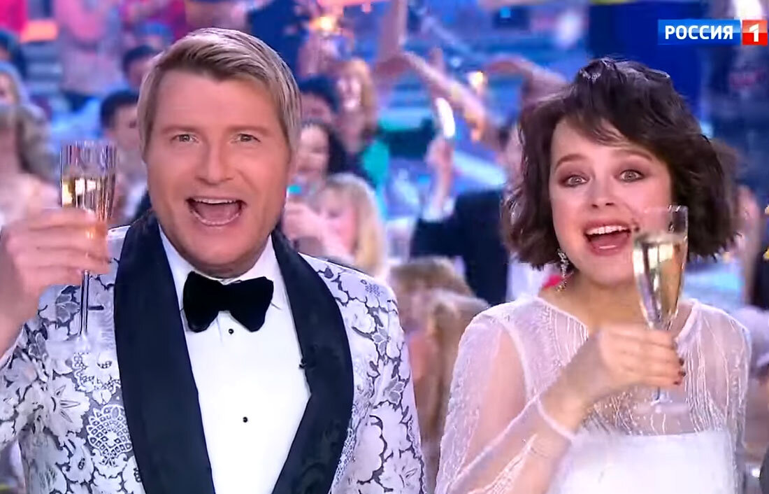 Угадайте, из какого «Голубого огонька»? (Ответ – прошлогоднего). Кадр телеканала «Россия 1»