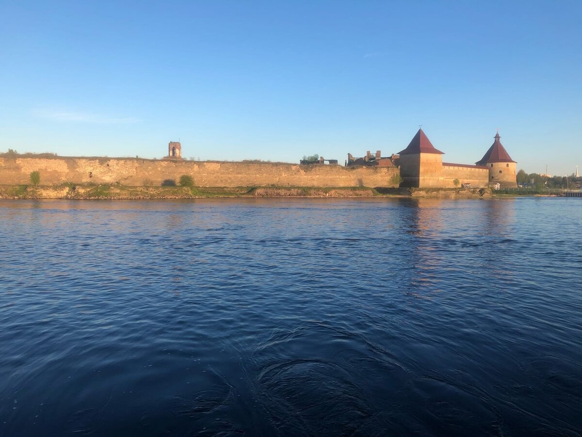 Петрокрепость с борта танкера "Волгонефть-146". 3 июня 2020г. Фото Александр Курлапов