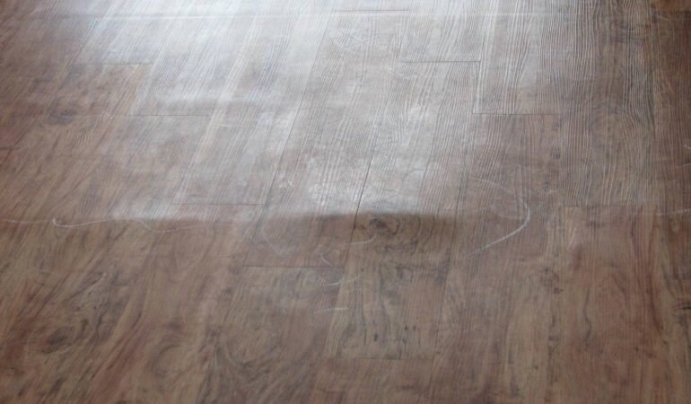 Если линолеум не приклеен